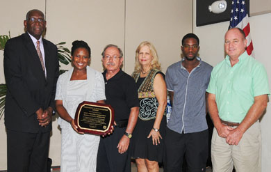 The UVI Institutional Advancement Component receives award at UVI Board of Trustees meeting.