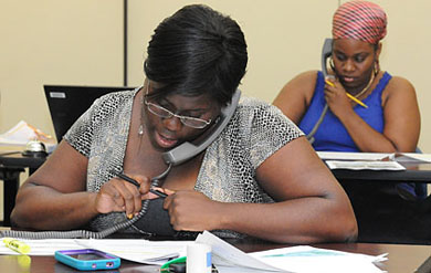 A volunteer assists with the UVI Phonathon