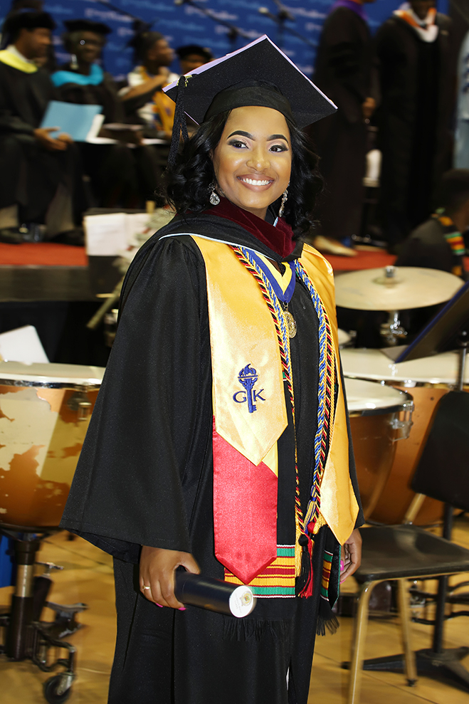 Che Raina Warner Receives Degree